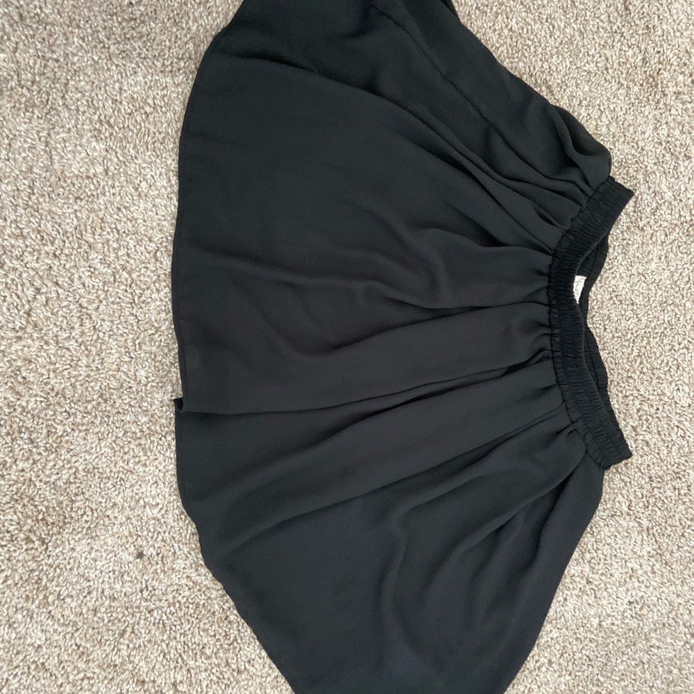 Flowy mini skirt